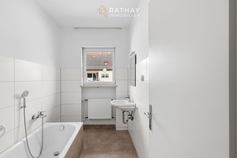 Gepflegtes Einfamilienhaus mit Garage &amp; Garten - sofort bezugsfertig – Badezimmer 2