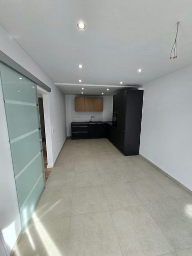 ++TOP komplett neu renovierte 2 ZKB++neue Einbauküche++Balkon++Parkett – Foto 10