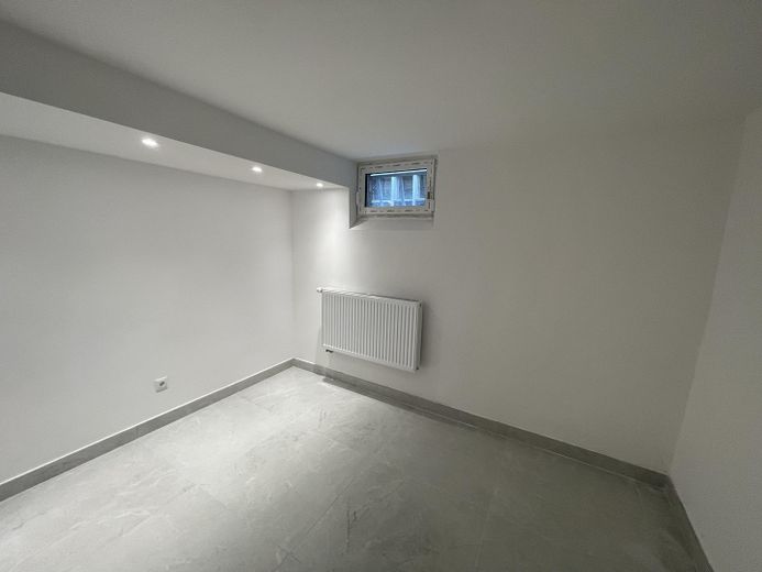 2 kamers hobbyruimte met bad en keuken als kantoor of atelier – kleinerer Raum mit Fenster