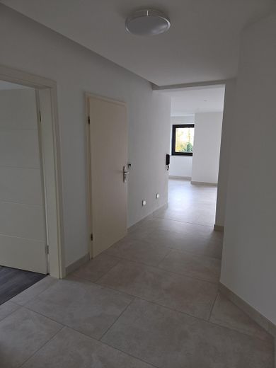 Hochwertiger 2-ZKB-Wohntraum, 2 Balkone, Feldrandlage, Provisionsfrei – Eingangsbereich und Flur