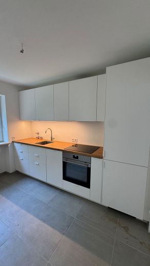 Jasne, dobrze rozplanowane 3-pokojowe mieszkanie z balkonem we Freising – Neue Küche
