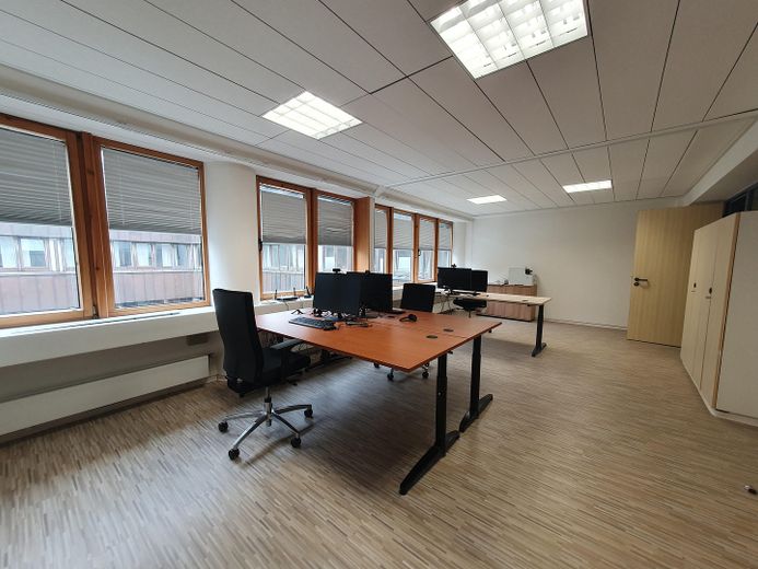 Neu möblierte Bürofläche im Veranstaltungszentrum Kiel zu vermieten – Büro