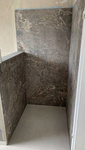Dusche (nicht fertig gestellt)