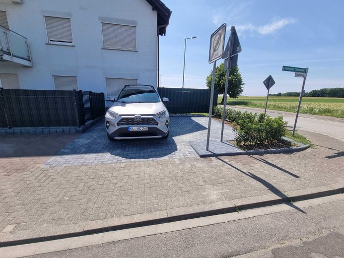 Ramstein | 27 viviendas | TOTALMENTE ALQUILADO | 437.064 € de alquiler neto anual | 6,33 % DE RENTABILIDAD BRUTA | FACTOR 15,79 – Außenansicht Seufzerweg 2-4