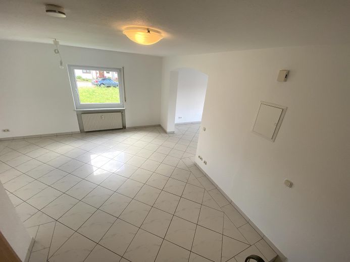 DHH ca. 170 qm Wohnfläche zuzügl. Nutzfläche, sowie Balkon Carport Stellfläche Garten – Esszimmer Teilbereich