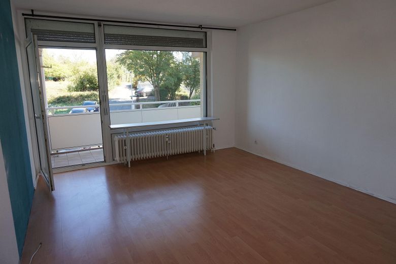 Świetna lokalizacja: 2-pokojowe mieszkanie z pięknym balkonem – Wohnzimmer