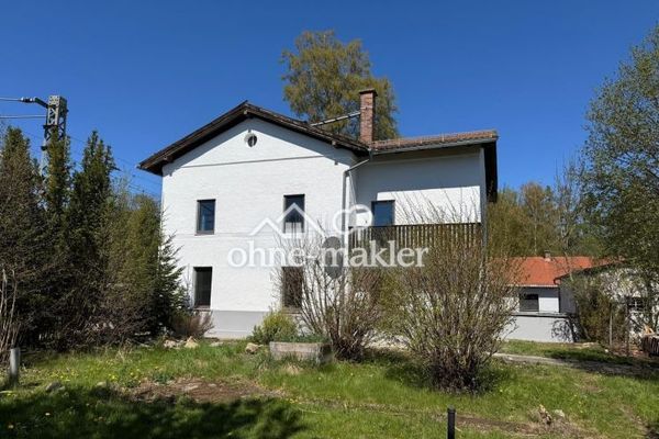 Opportunity. 9-room house 15 min by train to Munich, purchase requires substantial equity