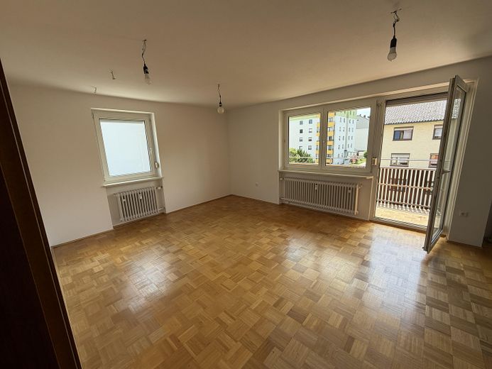 Солнечная 3-комнатная квартира в центре Бургхаузена – Wohnzimmer und Zugang Balkon