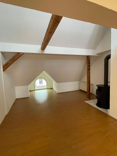 3-room - attic maisonette apartment, old building, city center – Wohnbereich