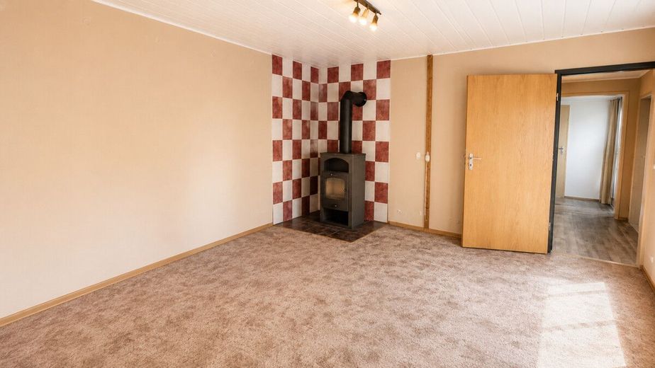 PROVISIONSFREI|Charmantes Stadthaus mit Innenhof, Garage &amp; viel Potenzial in Luckenwalde – Wohnzimmer