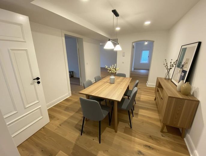 Chic 3-room ground-floor apartment in a classic city villa  NO COMMISSION! More apartments available soon. – Esszimmer (Einrichtungsbsp.)