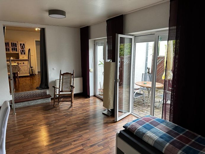 Aantrekkelijk appartementencomplex in Otterberg, 5 wooneenheden – Wohnbereich EG Ost
