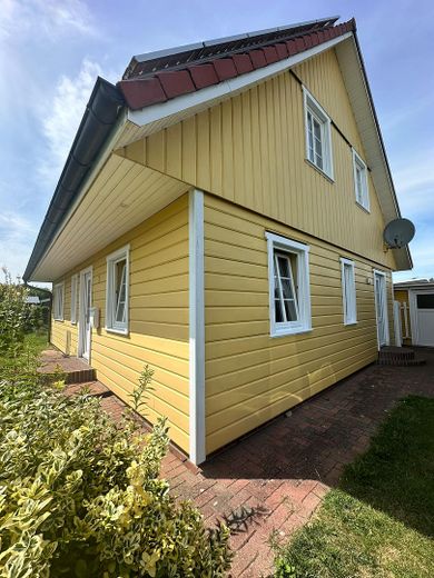 Ruhiges, sonniges & energieeffizientes Einfamilienhaus direkt „hinter’m Deich“ nahe Büsum – Ecke Haus u. Nebeneingang