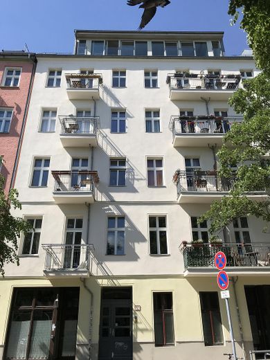Appartamento singolo in edificio d’epoca con balcone, pronto per essere abitato – Hausansicht
