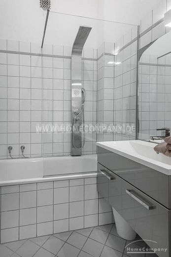 Exklusive 4-Zimmer-Altbauwohnung mit Balkon  &  Tiefgarage in Top-Lage – 653e9211703a944eb9a9545e71282ff47e694abb.jpg