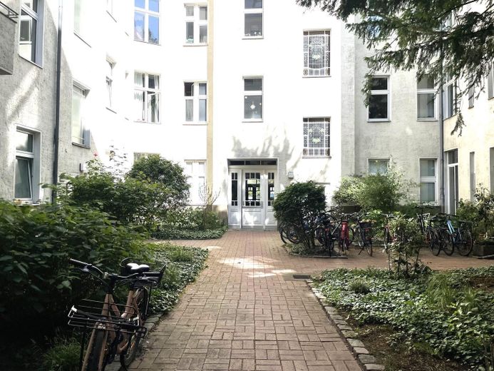 Einzigartige Wohnung | privater Eingang | bezugsfrei | ohne Provision – Hinterhof
