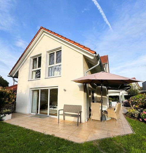 Pełen światła, starannie utrzymany dom jednorodzinny – Einfamilienhaus