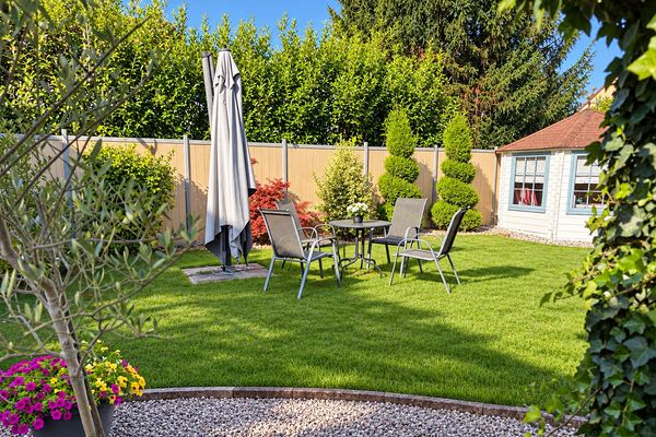 ZWEI HÄUSER – EIN ZUHAUSE! Ca. 290 m² Wohnfläche + 3 Garagen – PROVISIONSFREI!