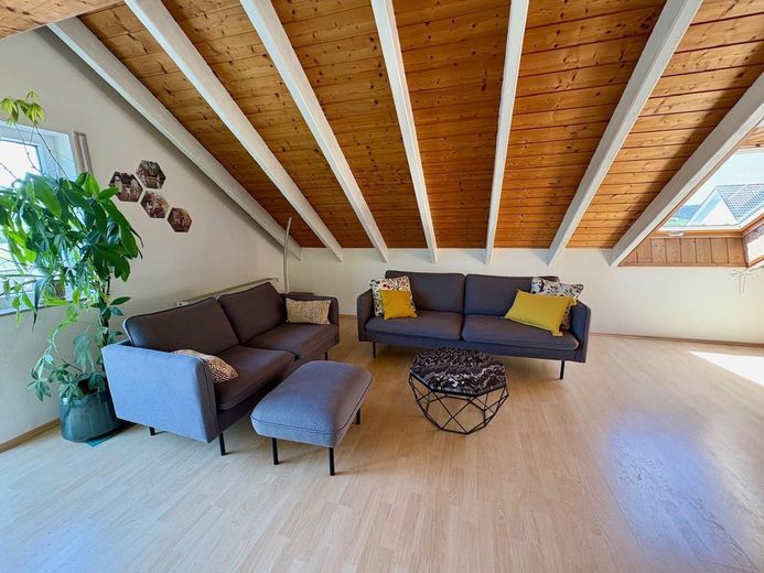 Großzügige 2-Zi.-Whg. 80qm mit EBK und Balkon (möbliert/unmöbliert) - befristet für 9 bis 18 Monate – Wohnzimmer
