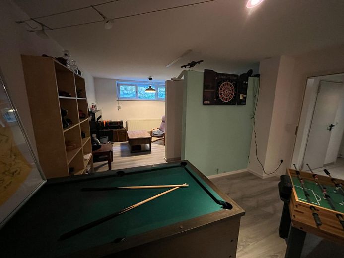 Kellerzimmer mit Dusche