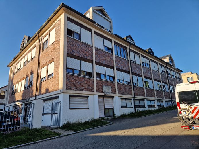 Appartamento di 1 locale come investimento con rendimento del 4,4%, riscaldamento nuovo, custode – Foto 1