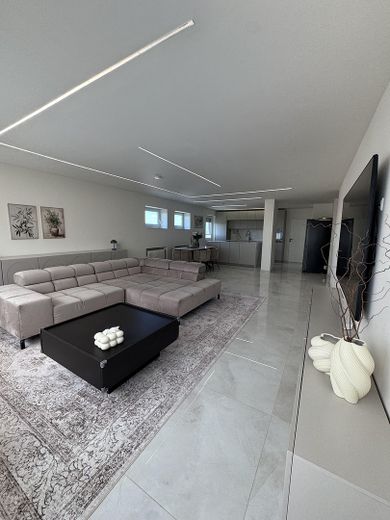 Moderno appartamento di 4 locali | 121,5 m² | garage incluso | 2 balconi | cucina con isola | cantina | posizione eccellente – Foto 1