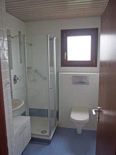 Casa indipendente e spaziosa in una posizione tranquilla e privilegiata (Bietigheim-Lug) – mittleres Bad