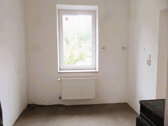 Klinker, Garten, Werkstattglück: Ein Zuhause für Nestbauer und Macher – Arbeitszimmer mit Kaminofen