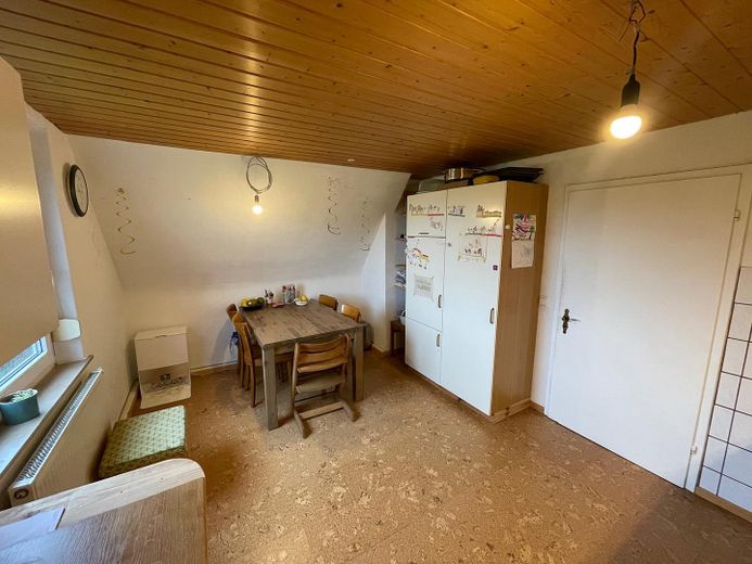 5 1/2 Zimmer Wohnung in ruhig gelegenem Zweifamilienwohnhaus mit sonnigem Garten – Esszimmer