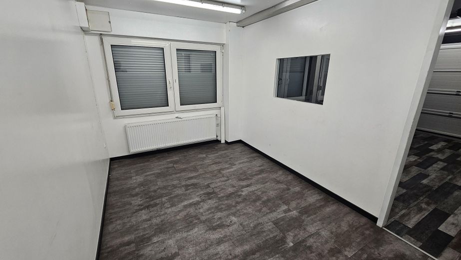 AUTOHANDEL-AUTOPLATZ- AUTOVERMIETUNG-VERKAUFSPLATZ-FREIFLÄCHE – Foto 14