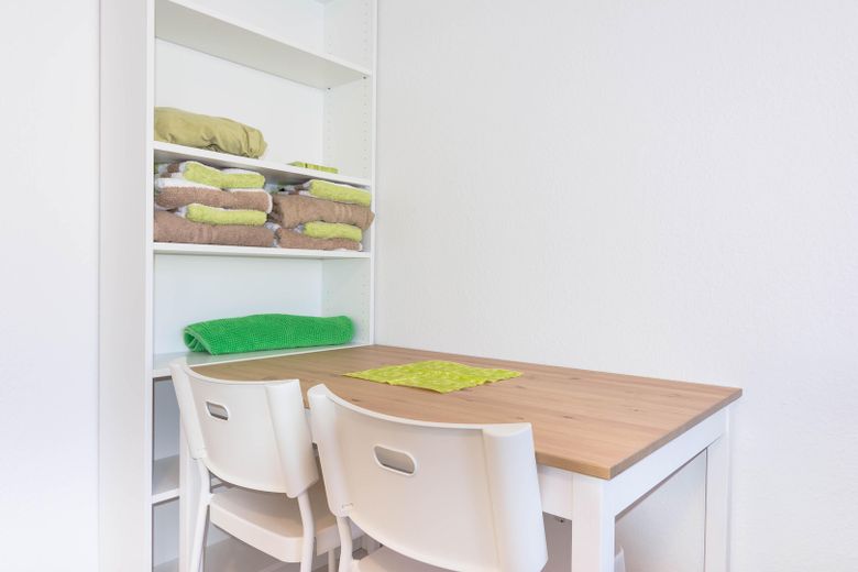 1 Zimmer Apartment komplett möbliert mit Balkon und Badewanne – Foto 3