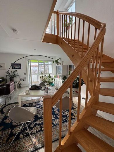 Vollsanierte Dachterrassen-Maisonette Wohnung in Regensburger Bestlage – neue moderne Markise