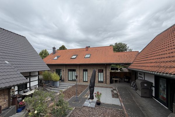 Außergewöhnliche Hofanlage mit drei Wohngebäuden
