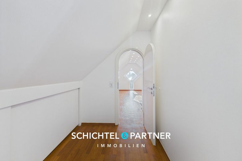Uphusen | Seltenes Wohn- und Geschäftshaus mit Parkhof und Autohalle – S&amp;P | Flur