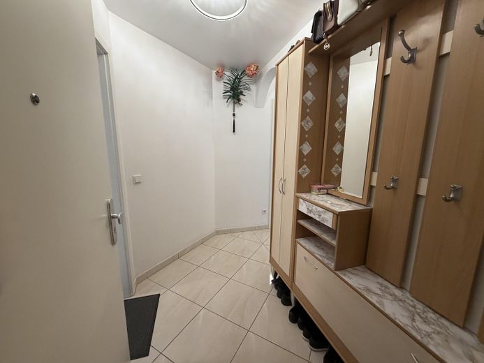 Helle 3 Zimmer ETW München-Berg am Laim, moebliert, provisionsfrei – Flur (sicht von Wohnungstür)