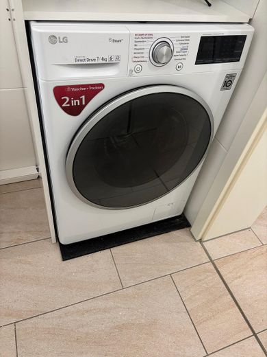 Möblierte 1 Zimmer Wohnung in Unterhaching – Waschtrockner 
