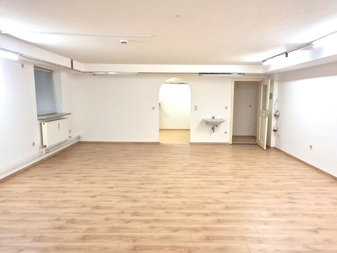 Günstige Miete, großzügige Räume gewerblich nutzbar in Solln, Aidenbachstrasse – großer Raum 