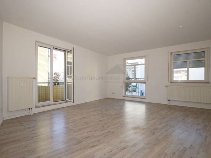 Moderne 2-Raum-Wohnung mit Balkon, Aufzug & Außenjalousien – Foto 1