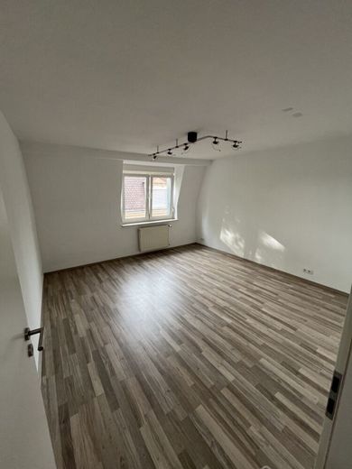 Kapitalanlage in Zirndorf: Große 4-Zimmer-Wohnung mit attraktiver Rendite - Jetzt sichern! – ETW 100qm Zirndorf-2 009