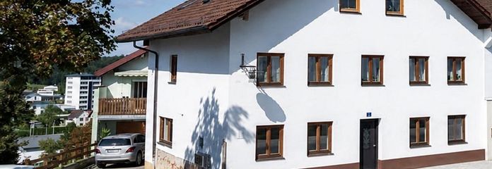 Многоквартирный дом с 3 квартирами, тепловым насосом и большим участком в Симбахе-бай-Ландау