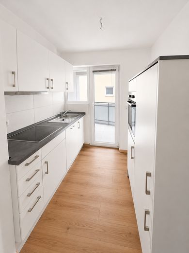 Küche + Zugang zum Balkon
