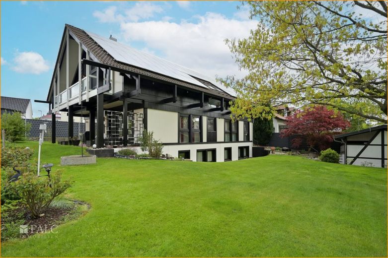 Garten mit Haus aus SüdWest