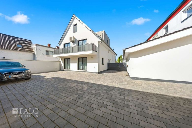 Exklusive Wohnanlage mit 3 Wohneinheiten - solide Mietrendite inklusiv !! – Außenansicht_Vorderhaus