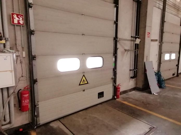 ROLLTORE UND LADEBRÜCKEN