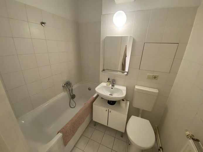 Gotowe do zamieszkania, jasne mieszkanie 2-pokojowe, Prenzlauer Berg, ogrzewanie miejskie – Bad