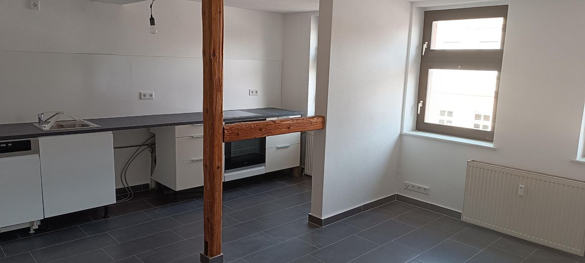 Frisch sanierte 2-Zimmer-Wohnung mit Einbauküche & neuem Kühlschrank in Aken (Elbe) – 1. OG, 37 m² – offene Wohnküche