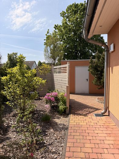 Viel Platz für Familie, Garten & Leben – freistehendes Architektenhaus in Oranienburg – Aussenansicht