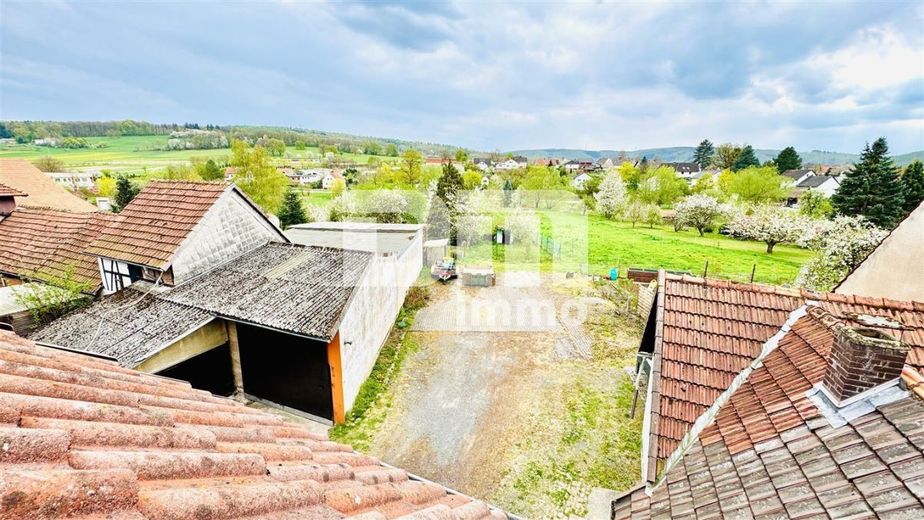 Einzigartiges Immobilien-Ensemble: Zwei Wohnhäuser MFH + EFH mit Halle auf ca. 5.300 m² Grundstück – Blick auf die großen Grundstücksflächen / Innenhof