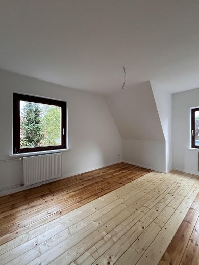 ***NEU***2-Zimmer Whg, teilsaniert & in Uni-Lage*** – Wohnzimmer