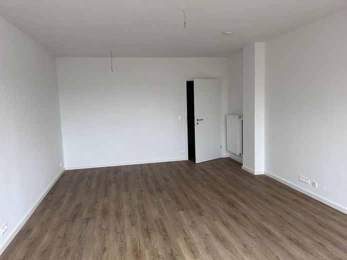 Tamamen yenilenmiş 3 odalı daire (75 m²) – Wohnzimmer (2)